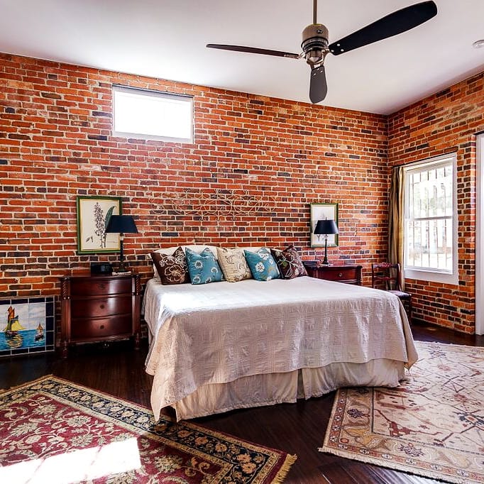 SPARJax's tweet image. This STUNNING home is unlike any you&apos;ve ever seen before. Originally a candy shop in 1928, it&apos;s been transformed! See this &amp;amp; other beautiful properties at the Historic Springfield Tour of Homes on May 19 &amp;amp; 20! Buy your *discounted* early bird tix now at springfieldtour.com