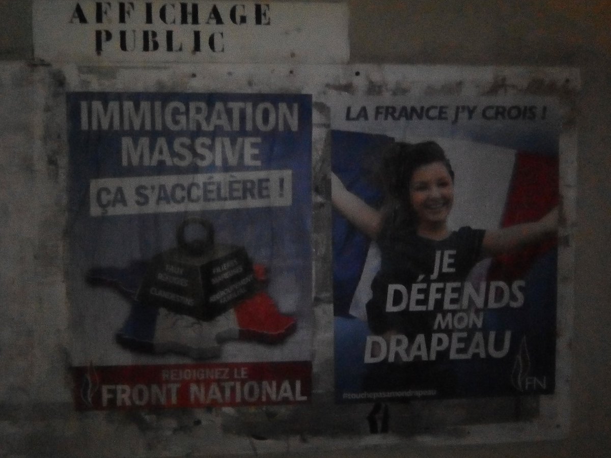 LuboueRomain's tweet photo. Séance collage du #FN77
#1anMacron https://t.co/lHrUNBMhYx