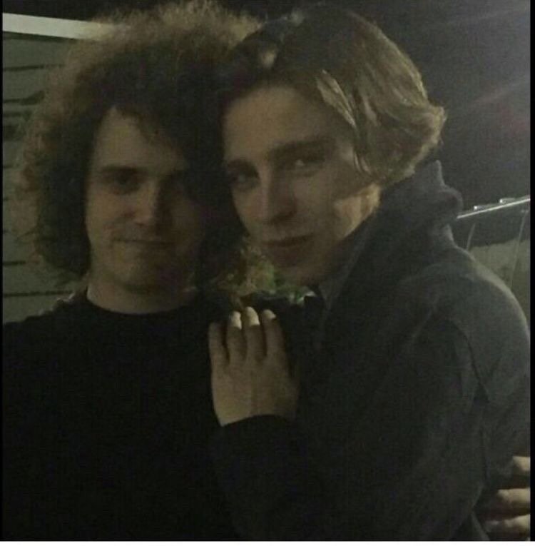 lowqualityvan's tweet photo. catfish and the bottlemen's official groupie™ https://t.co/rfqgkBcSoe