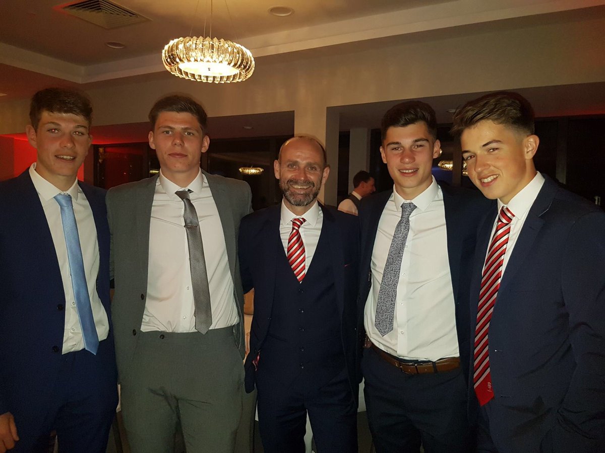 Can’t speak highly enough of this group, two that have played for @LCFCAcademy for ten years each, two that picked up an award each last night plus the man who made it possible 🔴⚪️❤️ #ImpsAsOne #TeamLincoln