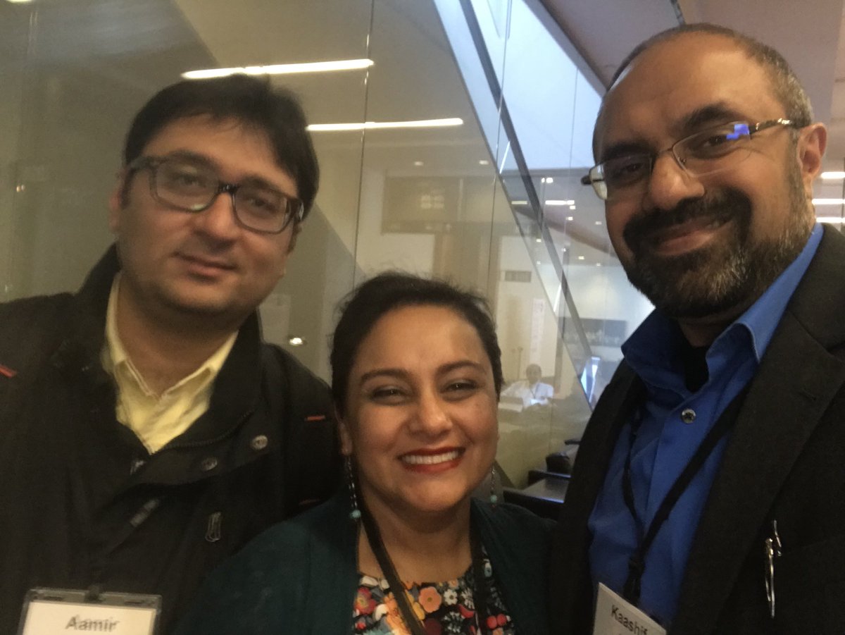 faizahbhatti's tweet photo. This is how proud AKUMC alumni do #PAS18 . Great running into so many old friends! @SaadOmer3 @kaashif_ahmad https://t.co/FTnwNsxiN5