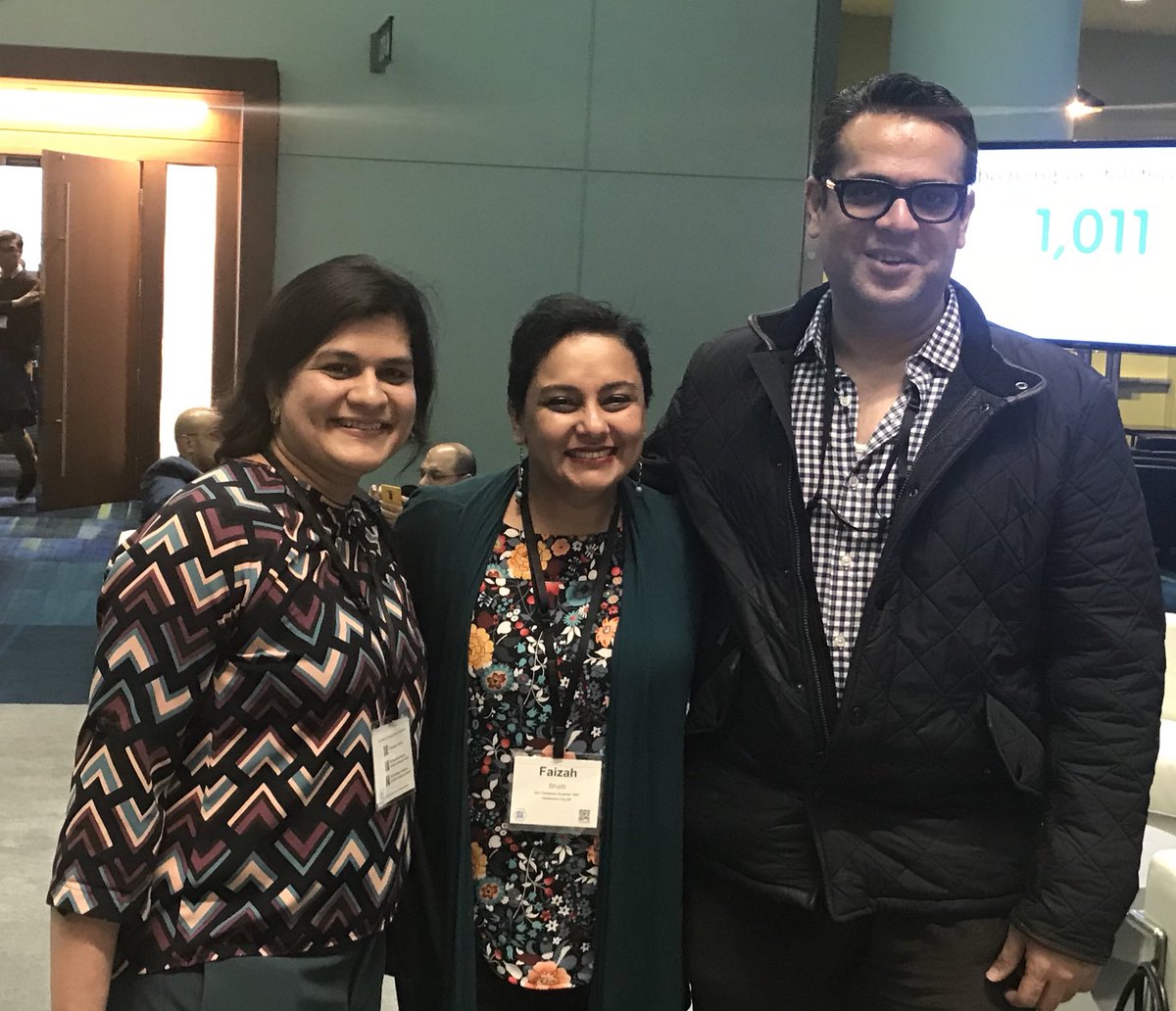 faizahbhatti's tweet photo. This is how proud AKUMC alumni do #PAS18 . Great running into so many old friends! @SaadOmer3 @kaashif_ahmad https://t.co/FTnwNsxiN5