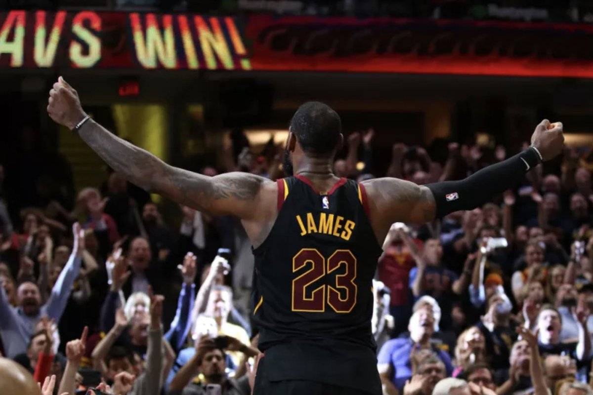 TheRoot's tweet image. Don't be that Internet person who says Michael Jordan is better than LeBron James because he/she is a prisoner of the past: trib.al/TezPff8