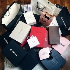 X 上的 Bellissima Lebailly：「#mood right now is #shopping #shoppingbags  #shopaholic #brand #luxury #expensive product #vip #Chanel #Dior #Sephora  #Prada #Versace #MetGala #Cannes #euro #dollarvS #instagram #twitter  #fashion #fashionblo