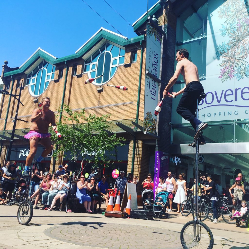 Two of the very, very best international street performers you are ever likely to see in your entire lives, today, in Boscombe. The magnificent, perennially wonderful, Goronwy Thom and Richard Garaghty #Streetcomedy  @bmthfringe <a href="/slightlyfat/">slightly fat</a> #beaf2018 <a href="/streetcomedyuk/">Streetcomedy</a>