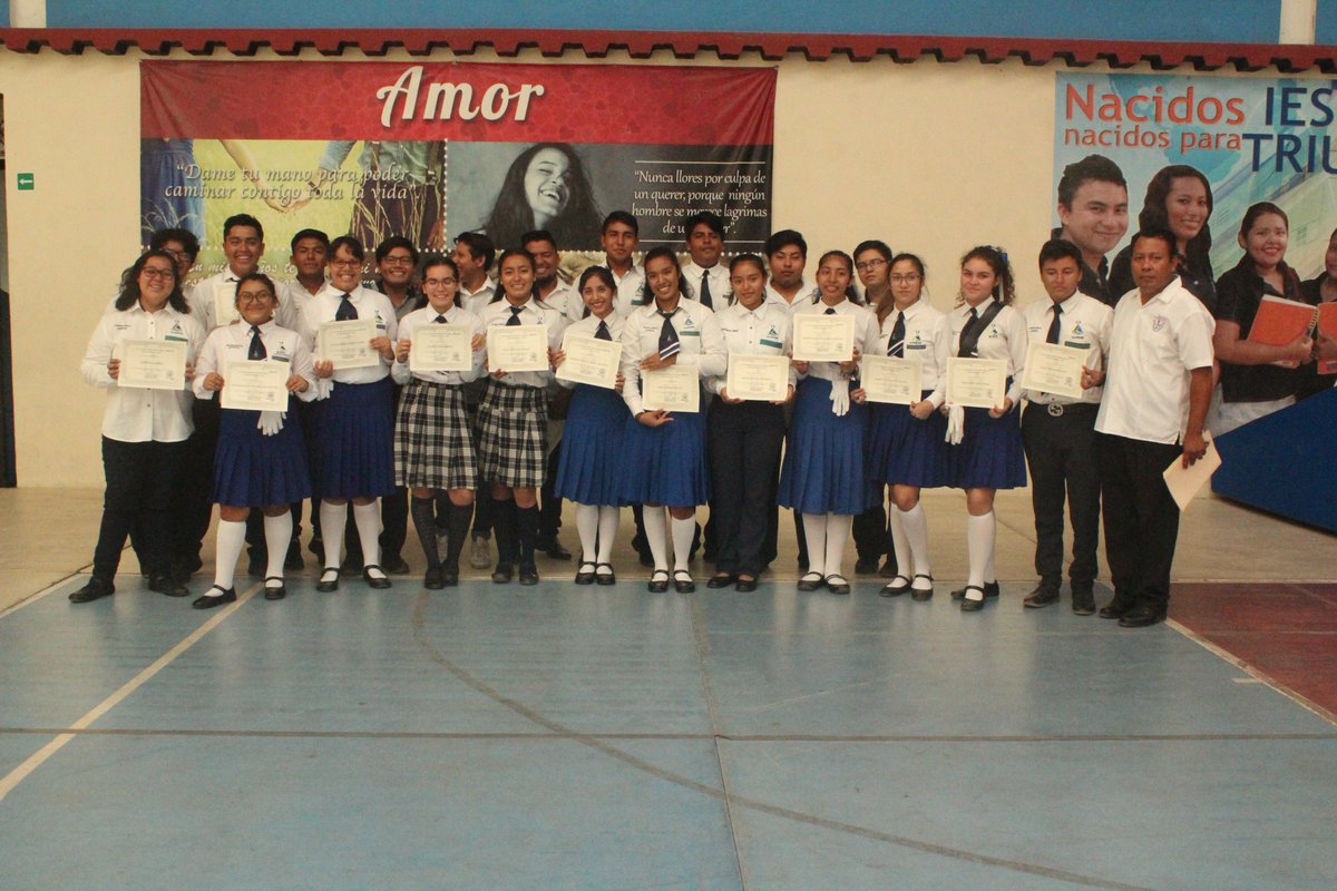iesit_istmo's tweet photo. El día de hoy Lunes 07 de Mayo se llevó a cabo en el #IESIT el homenaje a nuestro Lábaro Patrio que fue dirigido por los alumnos de la Licenciatura en Psicología https://t.co/RYParT97bb