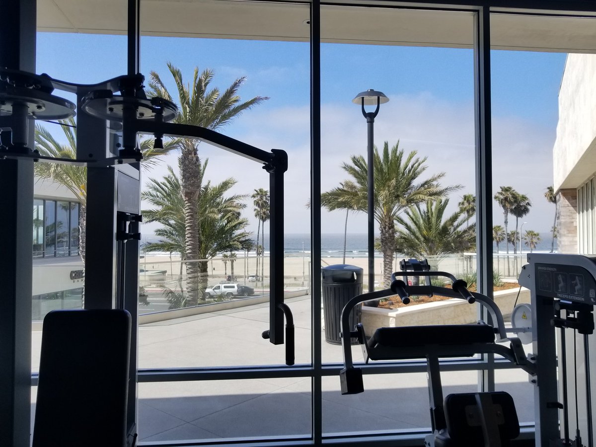 The_Coach_Mauro's tweet image. Thesun decided to show up
#without #workoutmotivation #modelingagencies #modeling💃 #fitnesslife #mission #motivation💯 #workout💪 #burn #success #beach #hblifeguardcontroltower #entrepreneurstyle #beachbody  #equinoxmademedoit