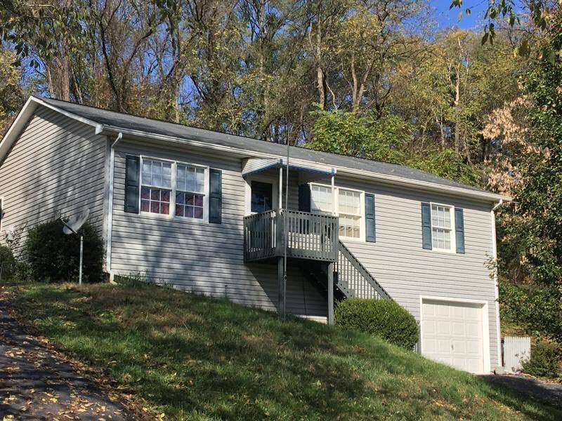 Compass_KeyRG's tweet photo. The Market is π₯π₯π₯!
π to Buy, Sell or Invest in Real Estate?
π±Call Nicole Belcher Today at 540-353-2811!
#UnderContract #HappySeller #HappyBuyer #WinWin #NicoleBelcherRealtor #CompassandKeyRealtyGroup #KW #KellerWilliamsRoanoke #RealEstate #Yourfamilyrealtor https://t.co/0FeyZstosT