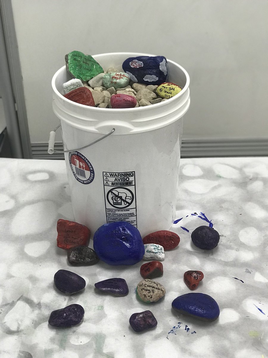 erin_leonhardt's tweet photo. Thank you to everyone who either came or volunteered at the Unity in Community event! And a special thanks to @TheRealZillges for all the rocks you donated, you helped us spread the word! @UICoshkosh @CommunitiesONHS #unityoshkosh https://t.co/VWI4vc2XW4