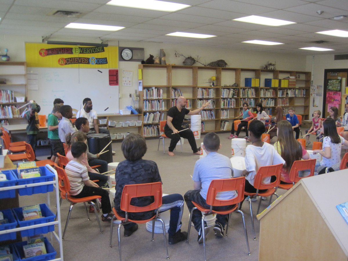 SonyaWilkins15's tweet photo. Music Monday is an incredible event at Trillium thanks to our amazing Ms. McNab! She has organized a variety of performances and workshops for our students to experience &amp; enjoy. Thanks, Ms. McNab, for  all the time &amp; energy you put into making this an awesome day!! @TrilliumPS https://t.co/rkaeLQNnSo