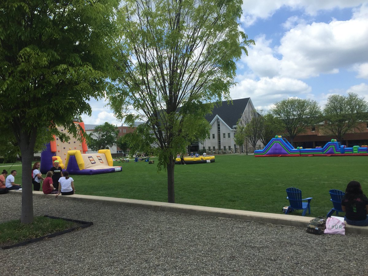 TheBlueGoldWU's tweet photo. #PACspringfling happening today until 4 pm on Memorial Field 🌼 come out for some fun games and free food on this beautiful Monday! https://t.co/kl9o736SxZ