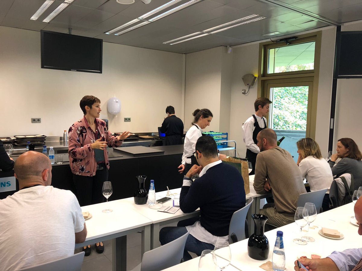 silviaculell's tweet photo. Mi aportación a #host2018 de @bculinary Un taller de maridajes extremos, con productos en crudo y curados para demostrar la versatilidad y posibilidades, en función de la crianza, de los cavas. Gracias a @DO_Cava por confiar en mi y a los sabios consejos de @ferrancentelles https://t.co/Ub0lmy1qjH