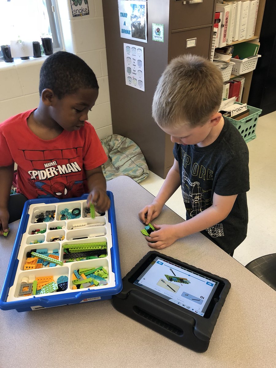 jennynitchals's tweet photo. Collaboration, Creation, Communication & Critical Thinking all wrapped up in our coding lesson today! @LaabsTara #demdelights https://t.co/KXxwm3MSBB
