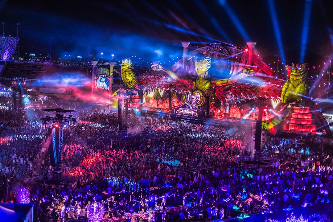 genderpunk360's tweet photo. Developed AI technology at a Hackathon this last weekend for measuring audience enthusiasm during concerts and at discotheques. This technology will be featured at the forthcoming Electric Daisy Carnival later this month! #AI #HackTillDawn @EDC_LasVegas https://t.co/hZViWDSwis