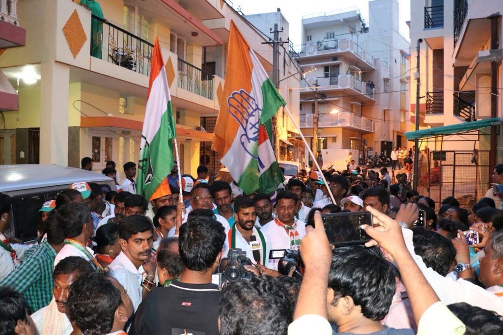 INChimanshu's tweet image. Overwhelming response from people of @inc_MahaLayout to our youngster @manjunathansui, their support and blessings will definitely lead @manjunathansui in upcoming elections.
#INC4Karnataka    #KarnatakaElection2018    #INC4MahalakshmiLayout