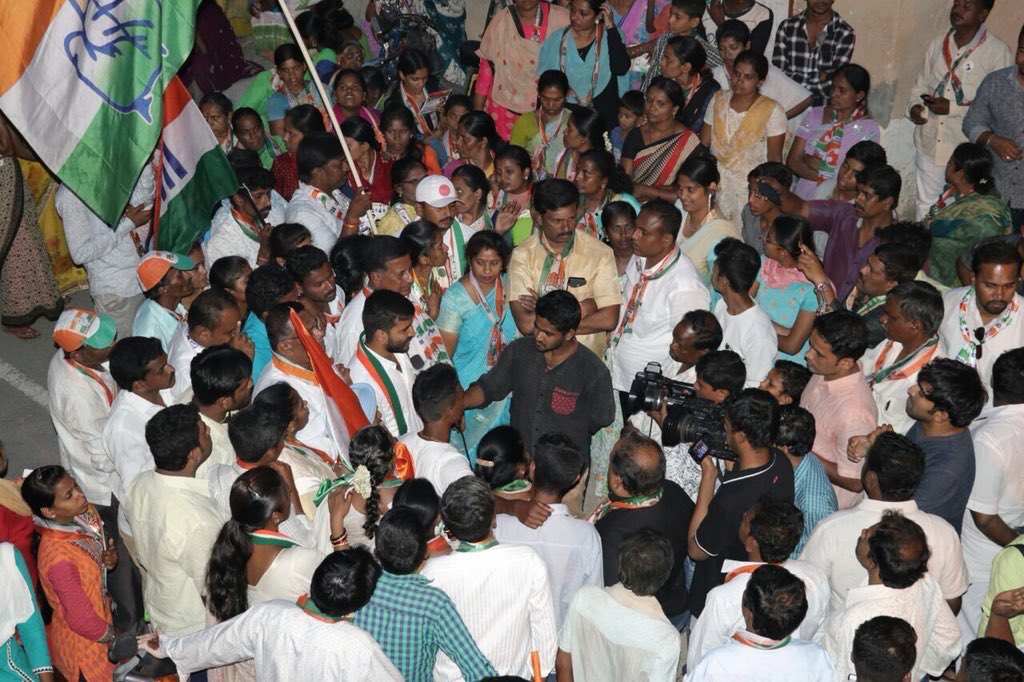 INChimanshu's tweet image. Overwhelming response from people of @inc_MahaLayout to our youngster @manjunathansui, their support and blessings will definitely lead @manjunathansui in upcoming elections.
#INC4Karnataka    #KarnatakaElection2018    #INC4MahalakshmiLayout