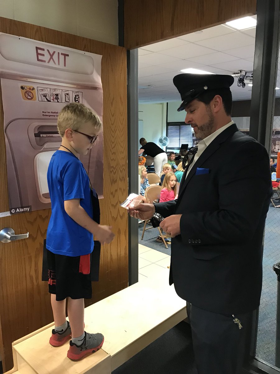 bhelmlinger304's tweet photo. WAS kindergarten flew to Hawaii to finish up their year! Shout out to our pilot @DrAndyBarrett for keeping us safe! And thank you to Williamsburg for sharing their awesome plane decor! #safetravels #kindergartenrocks @Geneva304 @WesternAve304 https://t.co/r3UUpPWxSR