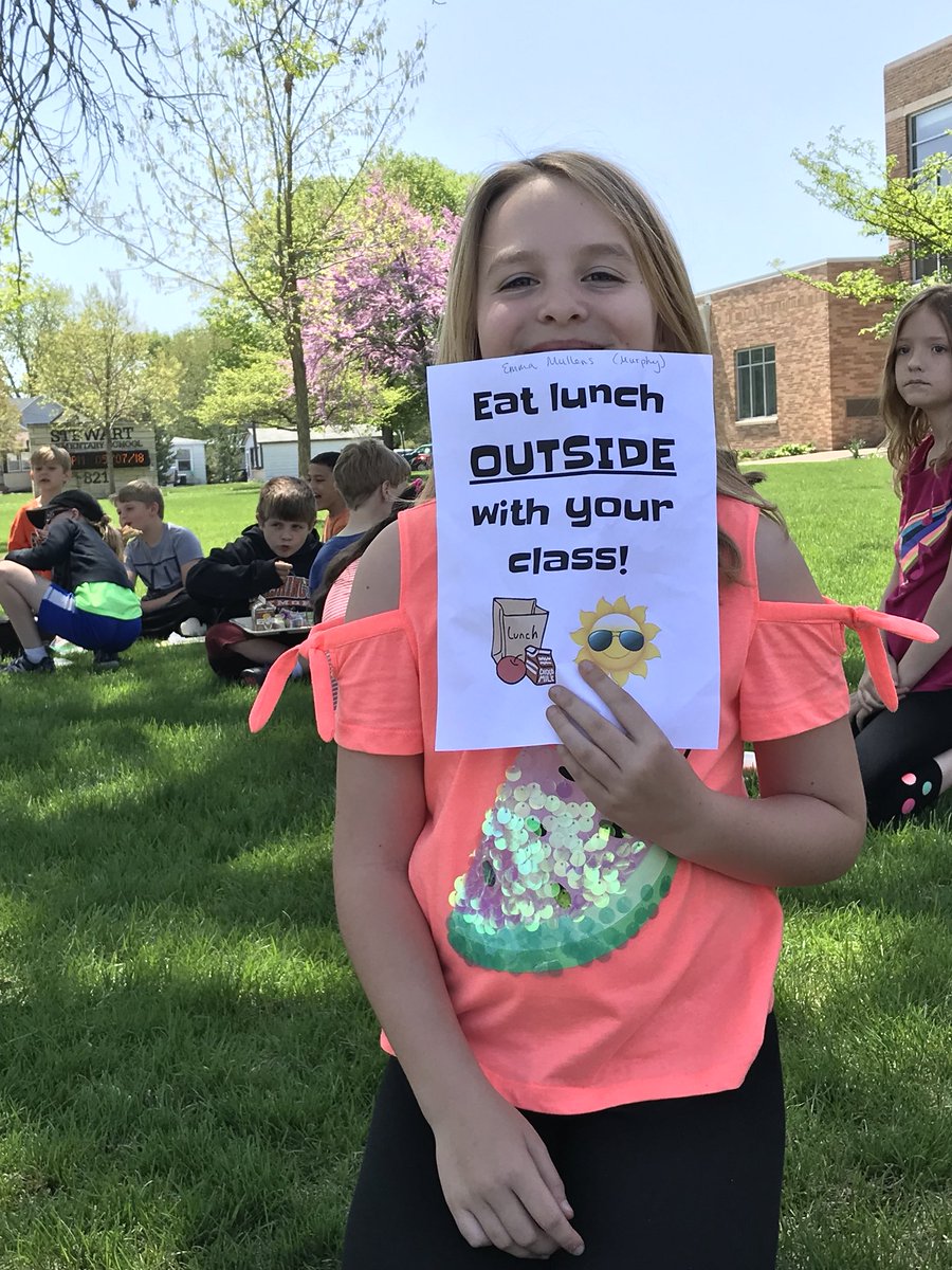 js_murphy66's tweet image. Thanks Emma M. for winning a special lunch outside!!  #washpride #stewartboosters