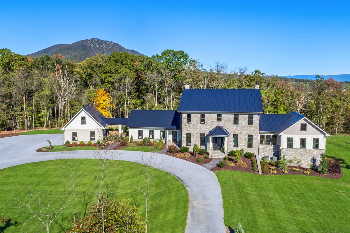 TheDeevyGroup's tweet image. This private estate in the heart of the Shenandoah Valley beautifully marries the finest luxury amenities, cutting-edge technology, and superior energy-efficient construction in a one-of-a-kind dream home. 563 Hickory Point Trail in Penn Laird, VA! #shenandoah