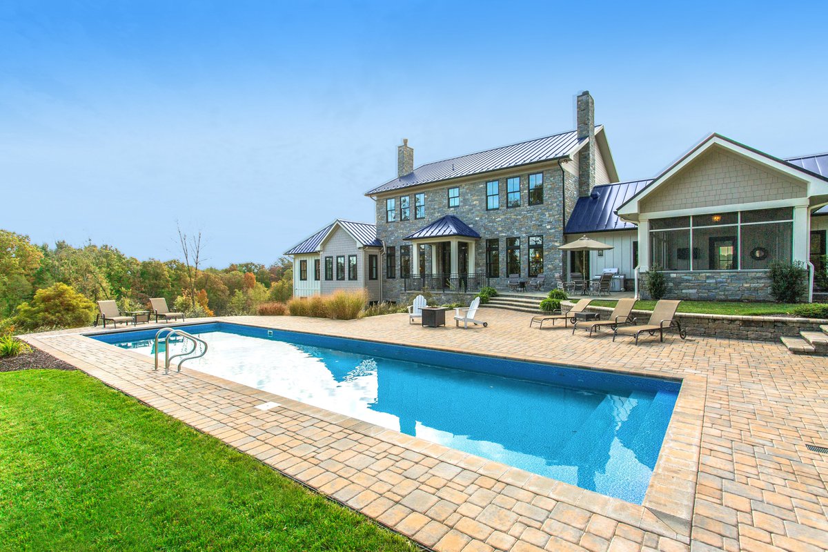 TheDeevyGroup's tweet image. This private estate in the heart of the Shenandoah Valley beautifully marries the finest luxury amenities, cutting-edge technology, and superior energy-efficient construction in a one-of-a-kind dream home. 563 Hickory Point Trail in Penn Laird, VA! #shenandoah