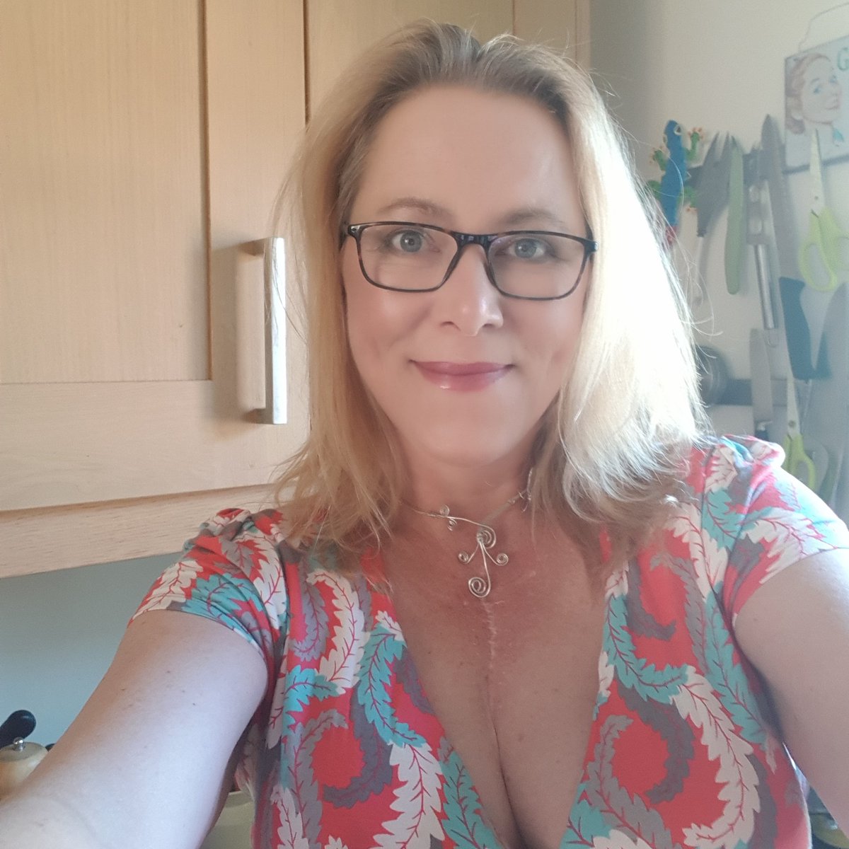 KatieMagnet's tweet photo. Why don't I hide my scars ? Interesting question. It's simple I am glad to be alive and fought every step of the way.I respect my surgeons from @RBandH Beautiful work. To me my scar is the beauty of life x #OrganDonation I also respect my donor who gave me life.I won't hide them https://t.co/LgCG1HueaM
