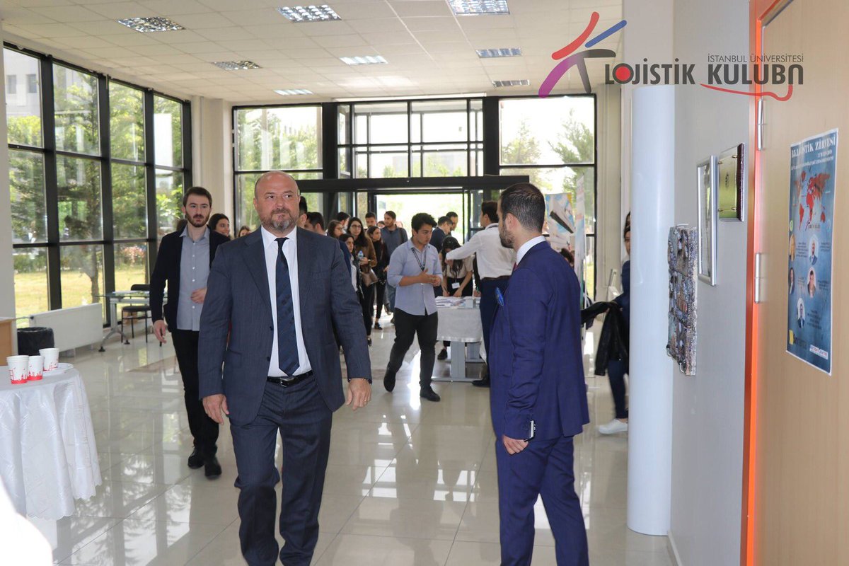 Lojistik_Kulubu's tweet photo. 15. Lojistik Zirvesi kapsamında davet ettiğimiz Borusan Lojistik Genel Müdürü Sayın İbrahim DÖLEN ‘e davetimizi kırmayıp geldiği ve engin bilgilerini bizlerle paylaştığı için teşekkür ederiz. #summit15 #ulf #logisticsclub https://t.co/gdzO3krQNg