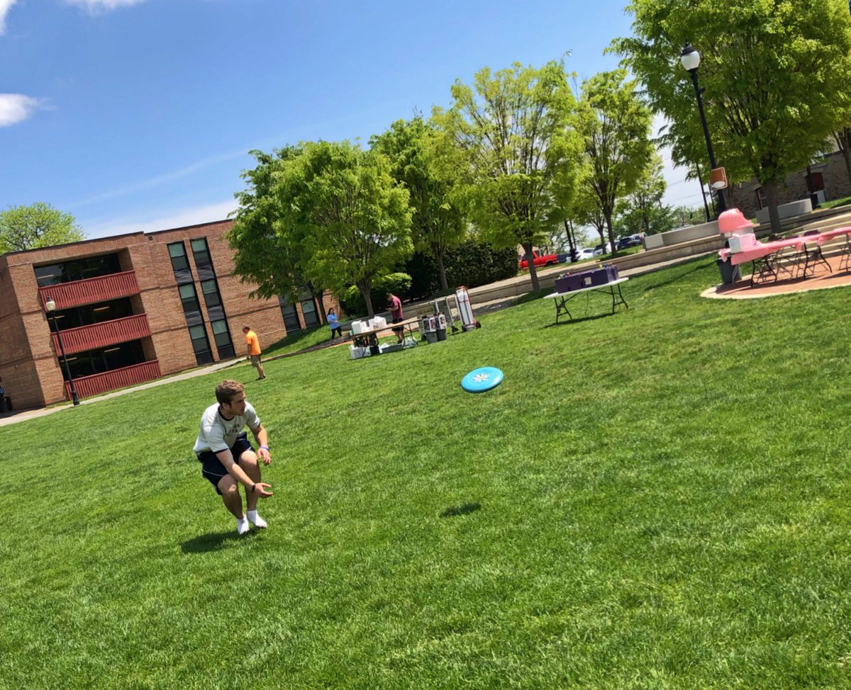 WidenerUniv's tweet photo. Happening Now: The annual Spring Fling celebrating the end of the semester. Come de-stress with games, food, music & more
#PACspringfling @PrideActivities #widener #FinalsWeek https://t.co/GcCZDBtHHR