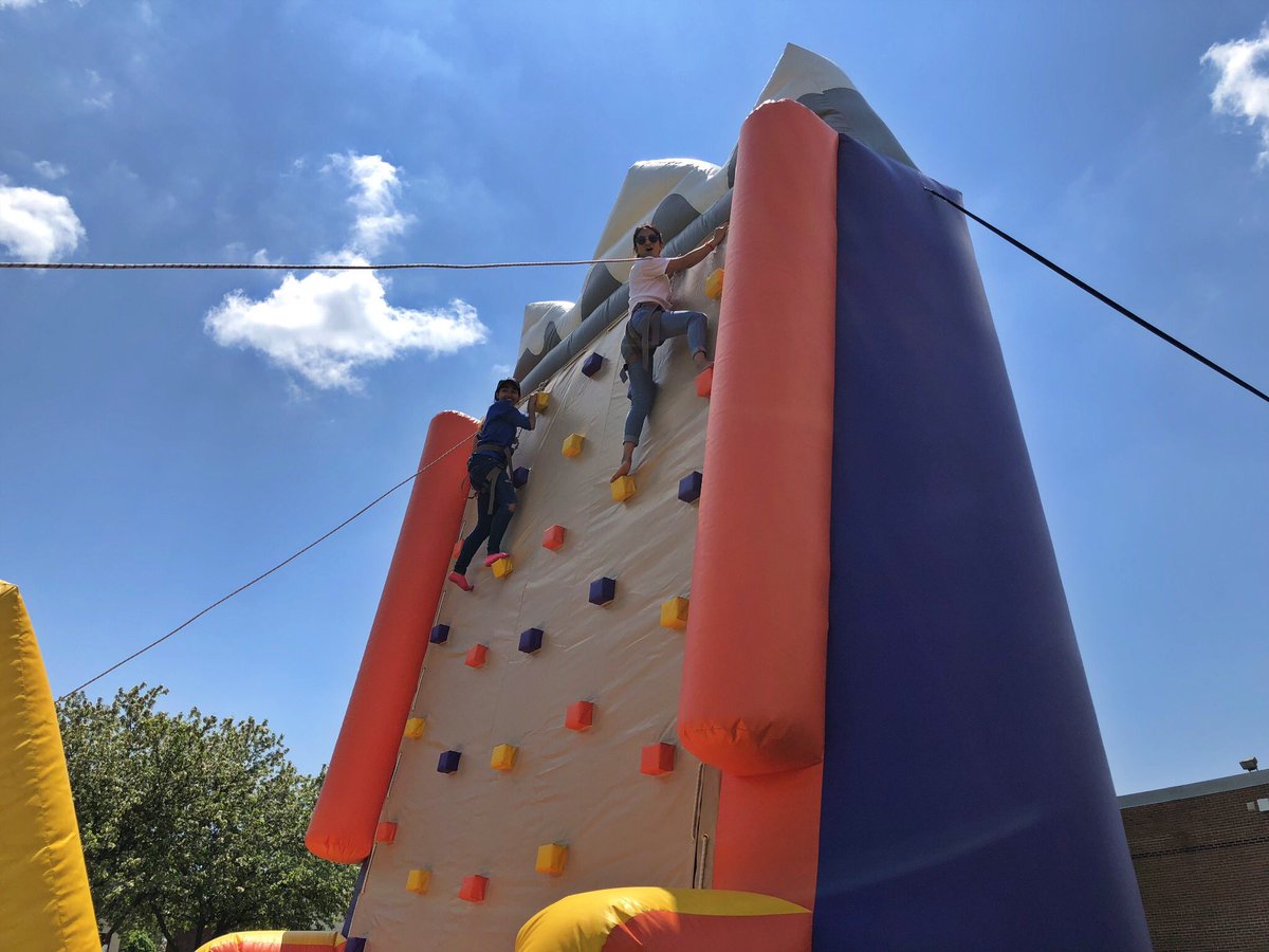 WidenerUniv's tweet photo. Happening Now: The annual Spring Fling celebrating the end of the semester. Come de-stress with games, food, music & more
#PACspringfling @PrideActivities #widener #FinalsWeek https://t.co/GcCZDBtHHR