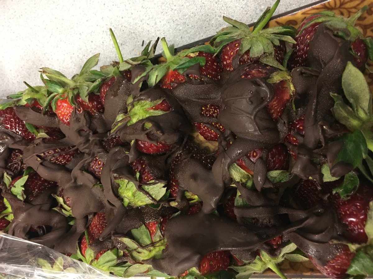 lacummings005's tweet photo. #TeacherAppreciationWeek #betterwithchocolate #MondayMeeting @WakeECHS https://t.co/6toyIUiFXP
