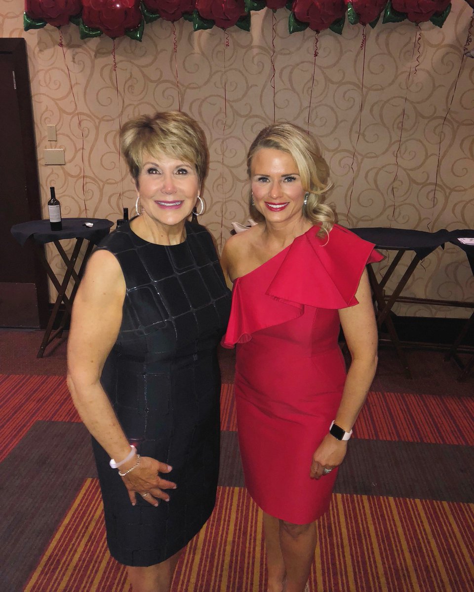 compassnorthwes's tweet photo. #ScenesFromTheWeekend: @teamfoster_re represented at the @BGC_Bellevue Run for the Roses Derby Gala. Tere has been a strong supporter of this organization for more than 25 years. #Cheers to their 52nd auction…it was a huge success! #AvenueActs #AgentsOfAvenue https://t.co/5QT73vMDAg