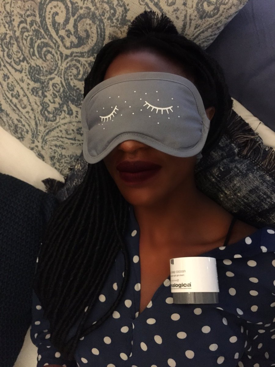 What new product is in the @demalogicasa Sound Sleep Cocoon? Guess and you could win an awesome prize #soundsleepcocoon #dermalogicasa #sleepsanctuary #ReasonsToLoveWinter @dermalogicasa #dermalogicasoundsleepcocoon