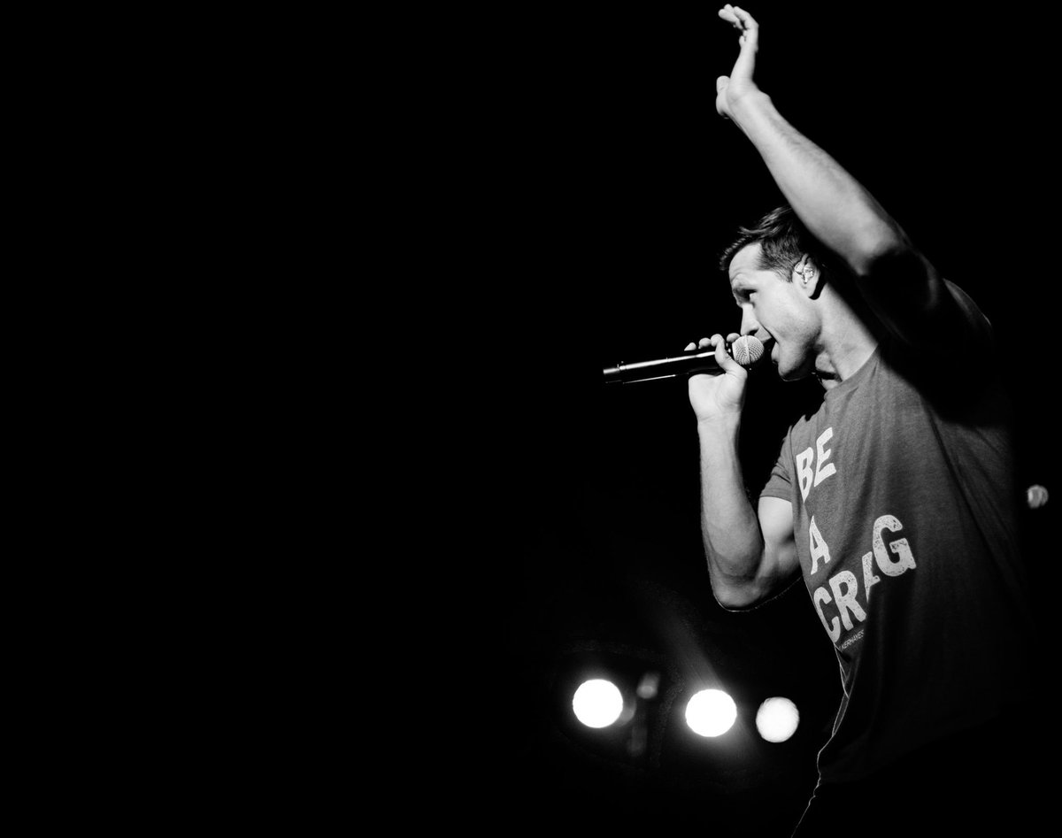 walkerhayes's tweet image. Raise your hand if you wanna be a “Craig”... tag someone that needs to hear this song 👊🏼