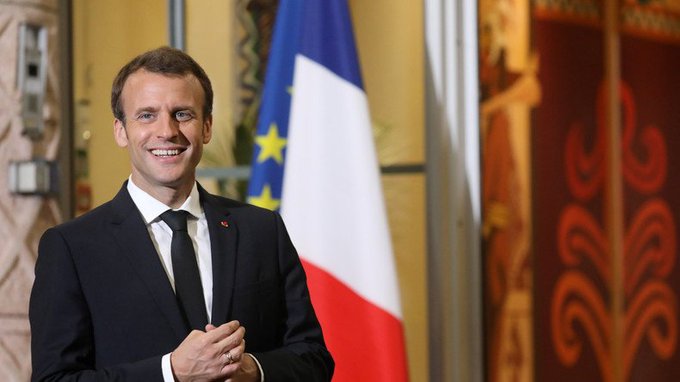 Macron DcnSkG6WAAA1Vdf?format=jpg&name=small