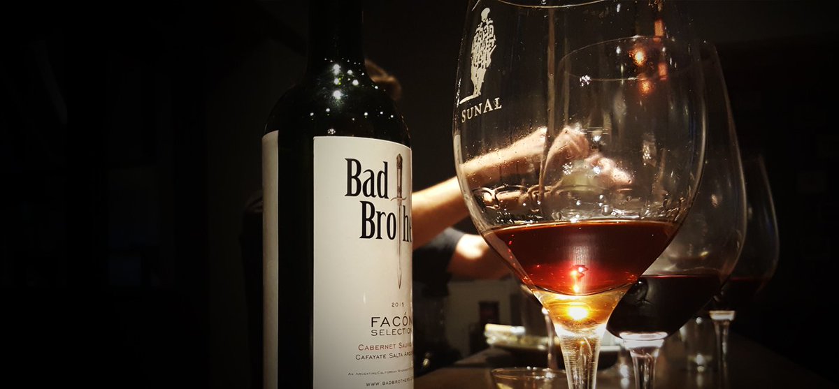 Para el que venga jueves o viernes, ¡hay facón! 🔪

¡Tranquilos! Son los vinazos de <a href="/badbrotherswe/">Bad Brothers WE</a> que vamos a degustar. Se descorchan a partir de las 19:30hs, reservá tu copa en 🍷: tastings.lodejoaquinalberdi.com