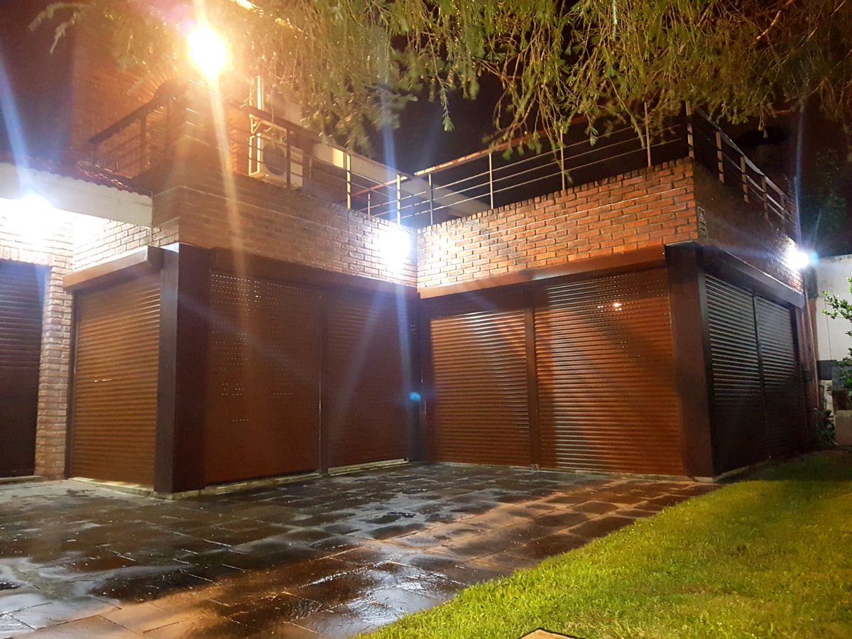 Cortinas catalanas de aluminio con poliuretano inyectado colores blanco, gris, marrón e imitación madera. #CORTILUZ.