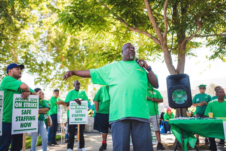 HighlanderUCR's tweet photo. UCR’s AFSCME 3299 workers will be striking outside the University Ave./Canyon Crest Dr. loop until 6 p.m. today

A few of their demands:

- Fair wages
- Affordable healthcare
- Job security
- Strengthened sexual harassment protections

📸: Jimmy Lai/HIGHLANDER https://t.co/kO3legPIzc