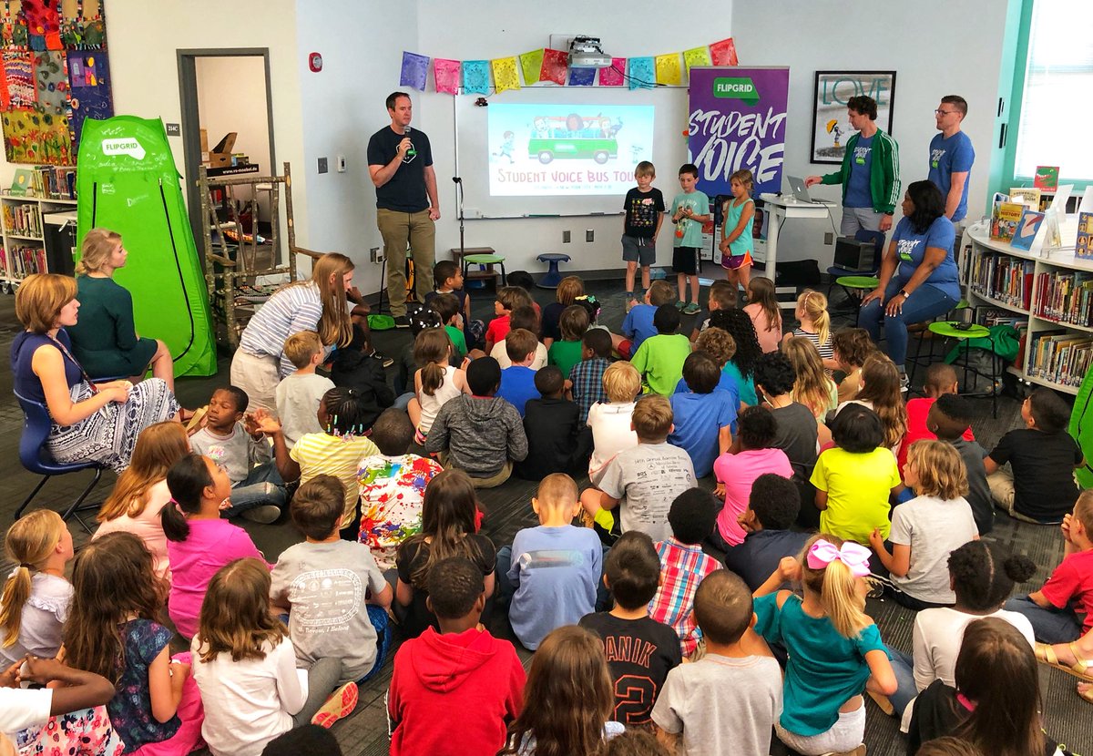 So great to be back at Barrow Elementary in Athens, GA with our @barrowmc friends 🎓

A special thank you to our incredible @Flipgrid friend @plemmonsa 🙌🏽 Andy was one of the first educators in the world to use Flipgrid! Andy, you are truly an inspiration 💚 #FlipgridBusTour