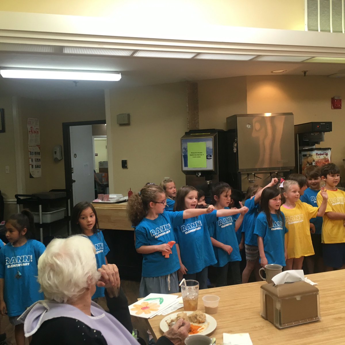 kimblase's tweet photo. Visiting the residents of Sunny Hills to share a card and songs. #baddaygood #rannlearns @DISDRann https://t.co/SUi2Wiwbfm
