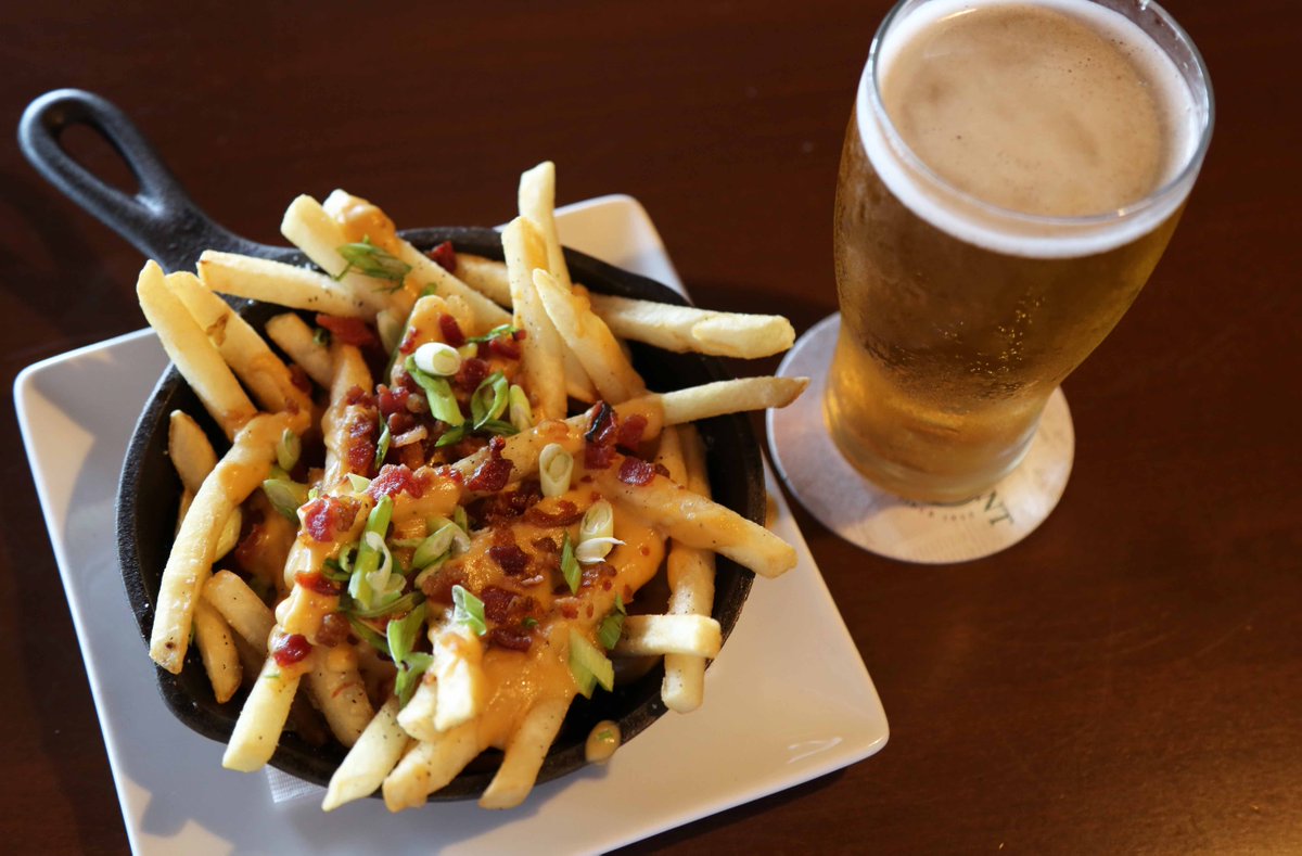 petoskeylodging's tweet photo. Say goodbye to the Monday blues with the Happiest Hour in Town - our food and drink features will turn the frown upside down!(Monday - Thursday, 4 to 6 pm) #StaffordsPierRestaurant https://t.co/XCc9j3b8VT