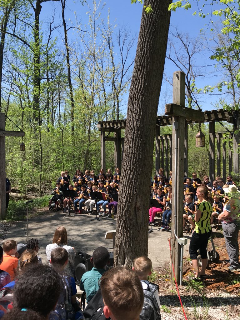 jennigullion's tweet photo. What a beautiful day to enjoy the terrific sounds of the @avonwhiteoak 4th grade recorder concert performed at the @AvonOLC! #TheAvonExperience #WeR4Kids https://t.co/qSpRYrLLNg