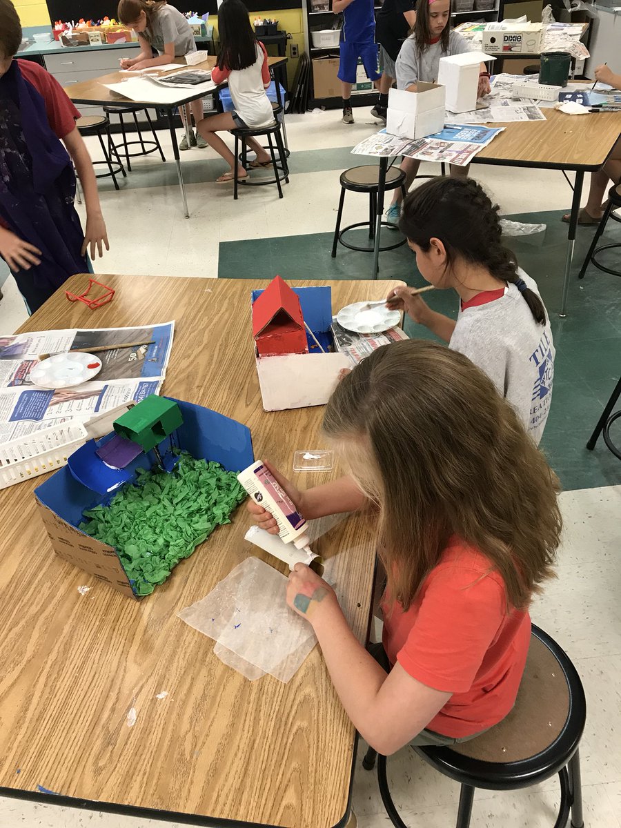 RNEArt's tweet photo. 5th graders making the project of choice: it’s tied to an Artist and represents a personal theme. #tab #choicebasedart #RNEArt #arteacher #elementaryart #artclass #rnegreatthings https://t.co/SsQxcDZWHT