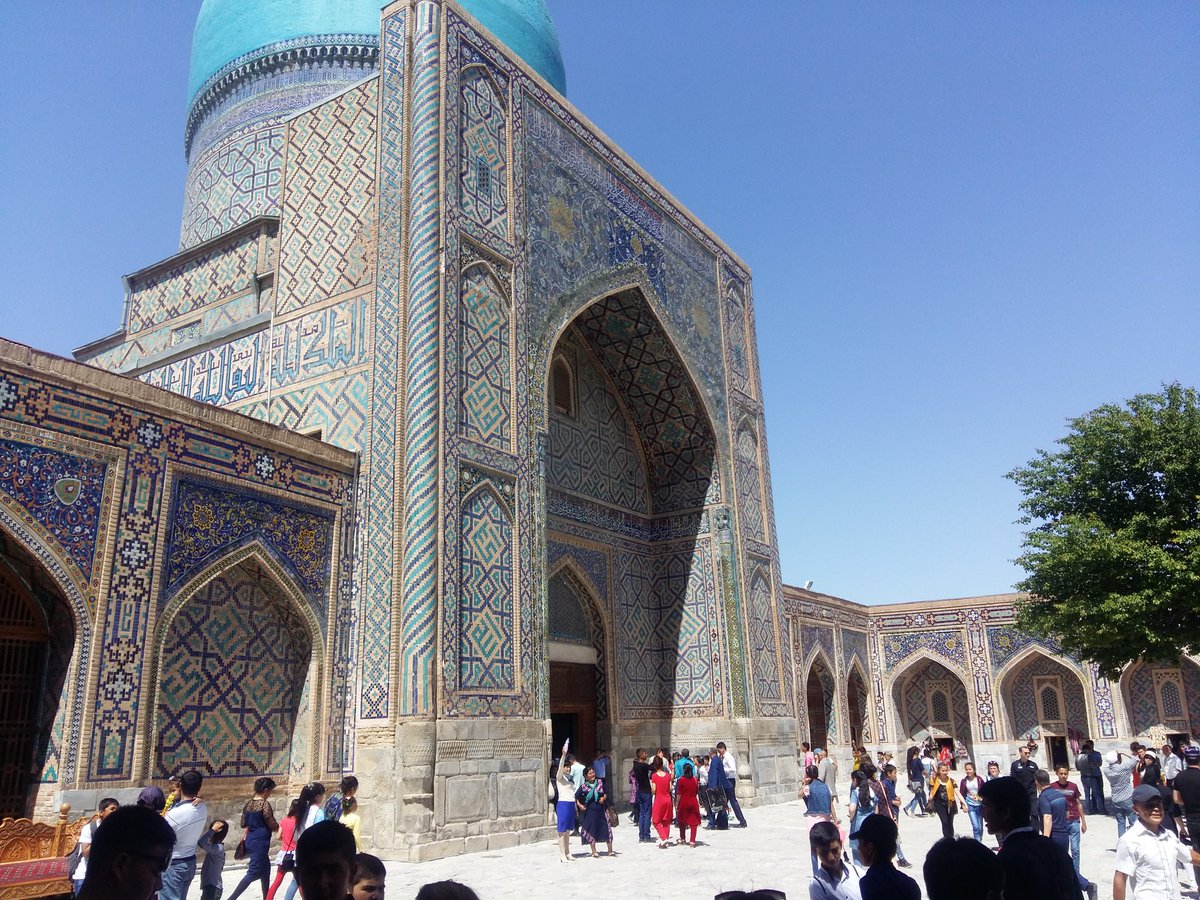 Медресе тилля-кари самарканд. Регистан самарканд достопримечательности узбекистана. Samarqand ziyoradgoh. Выжить в самарканде дата выхода во сколько. Регистан туристы.