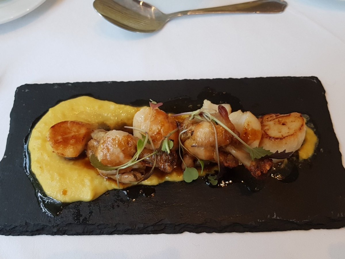 MadBermo's tweet photo. @GordonRamsay what do you think of my scallops and wings😉🤣 https://t.co/5fnf2lHbKQ