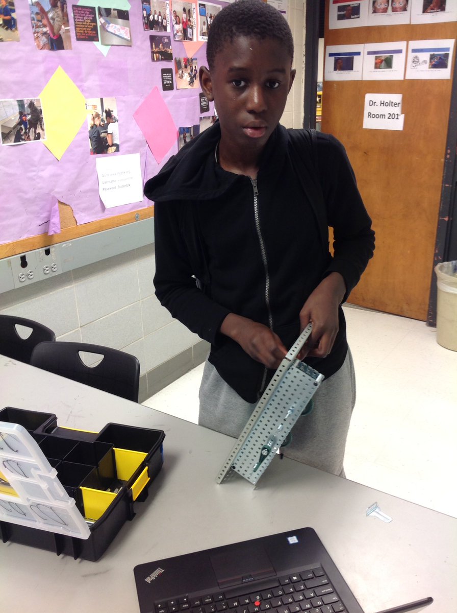 bcspltw's tweet photo. Pull toys under construction. 
#PLTWClassroom #BCMSSTEAM https://t.co/BAyscQeSop