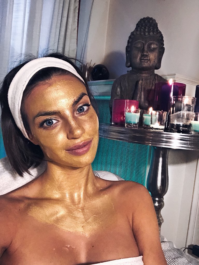 Finalmente ho provato questo trattamento gold 24carati ricco di vitamine.un trattamento, personalizzato per ciascuna di noi! 
Lo adoro!Stimola la formazione del collagene e rende il tuo viso luminoso e perfettamente idratato @faismargheritareal 
#beauty #loveit #gold #relaxing
