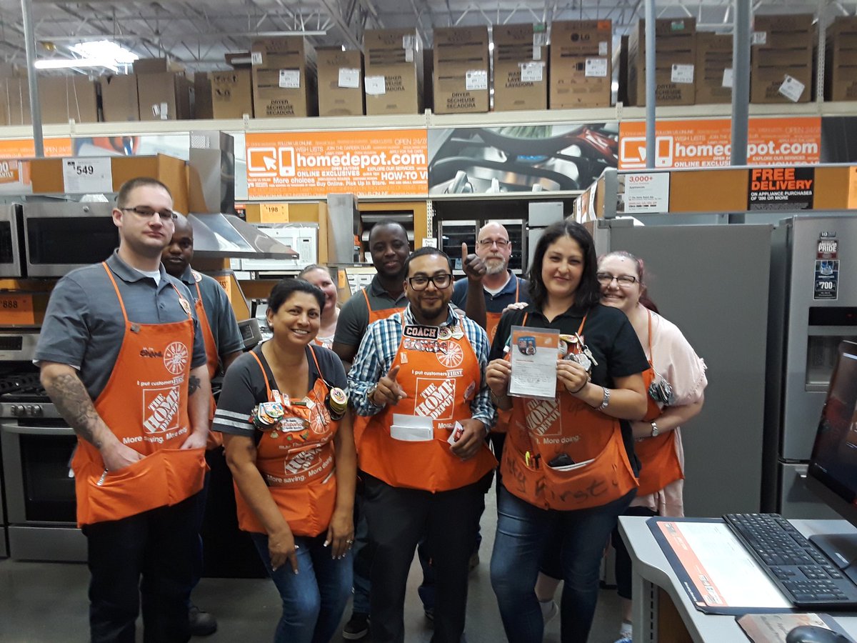 Ricardo_BlueBox's tweet photo. Thank you Carolyn for jumping on registers this weekend and providing excellent  customer service!! 
#backupcashier 
#CustomerService 
#OrangePromise
#servantleaders
#Antelopeproud 
#D172
@BFlaar @DaleRod2 @CarolynMarentes @CheriseLuci @THDSooki @ian_foutz https://t.co/nwi4H6YKa1
