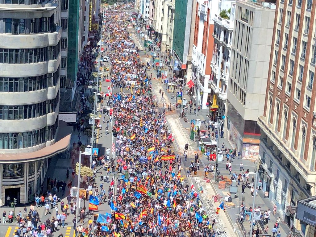 mariaquilezv's tweet photo. Todavía dura la emoción del #5MMadrid. Más de 80.000 personas unidas por una misma causa: que de una vez por todas se haga justicia y se reconozca como es debido el trabajo de las FCSE. 
Estoy convencida que la #EquiparacionYa se va a conseguir. https://t.co/iPEP5WgSRF