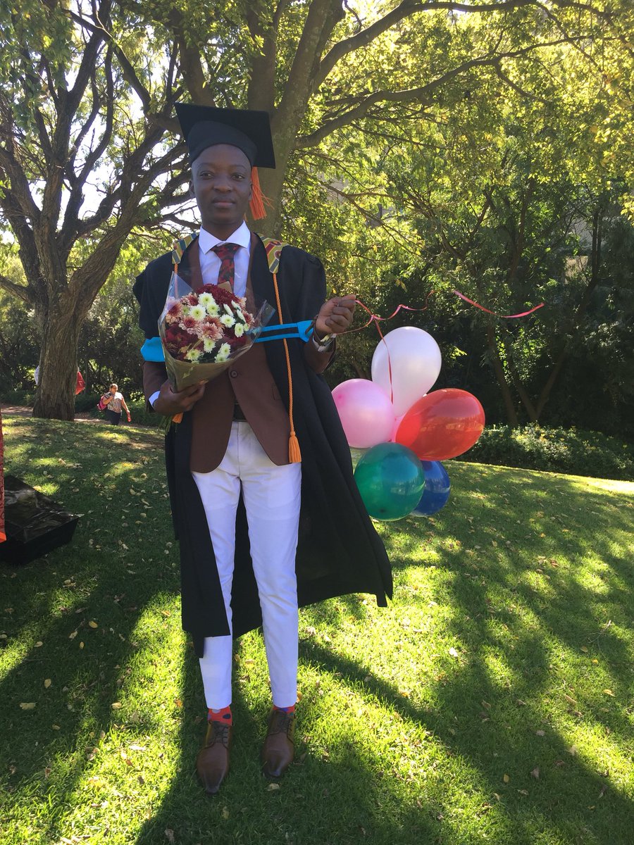 ThaboAJ's tweet photo. I graduated. #UJ #UJenius 🎓 https://t.co/TEJgNJQe1T