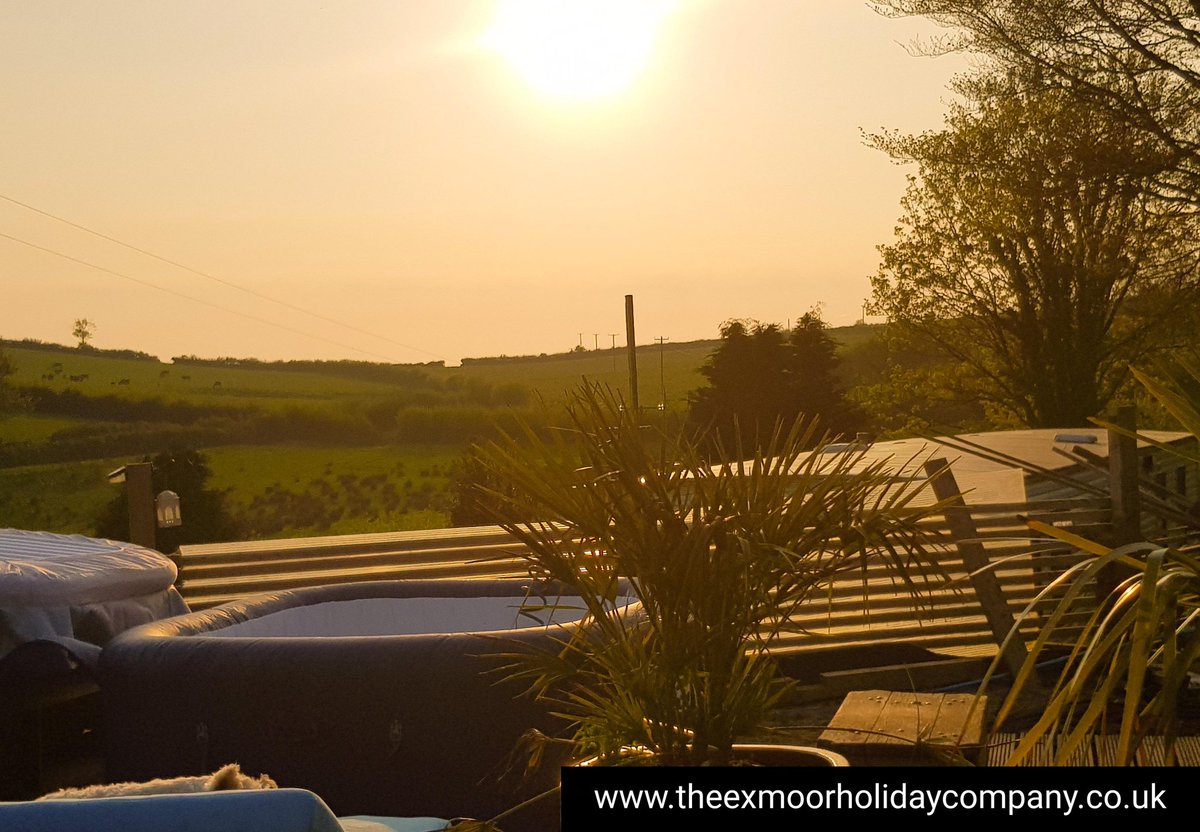 CoExmoor's tweet photo. What a brilliant bank holiday weekend ☀️🍍🍹#bankholiday #exmoor #hottubtime #gardening #sunset #VisitExmoor @layzspa https://t.co/M1RoO2R1cE