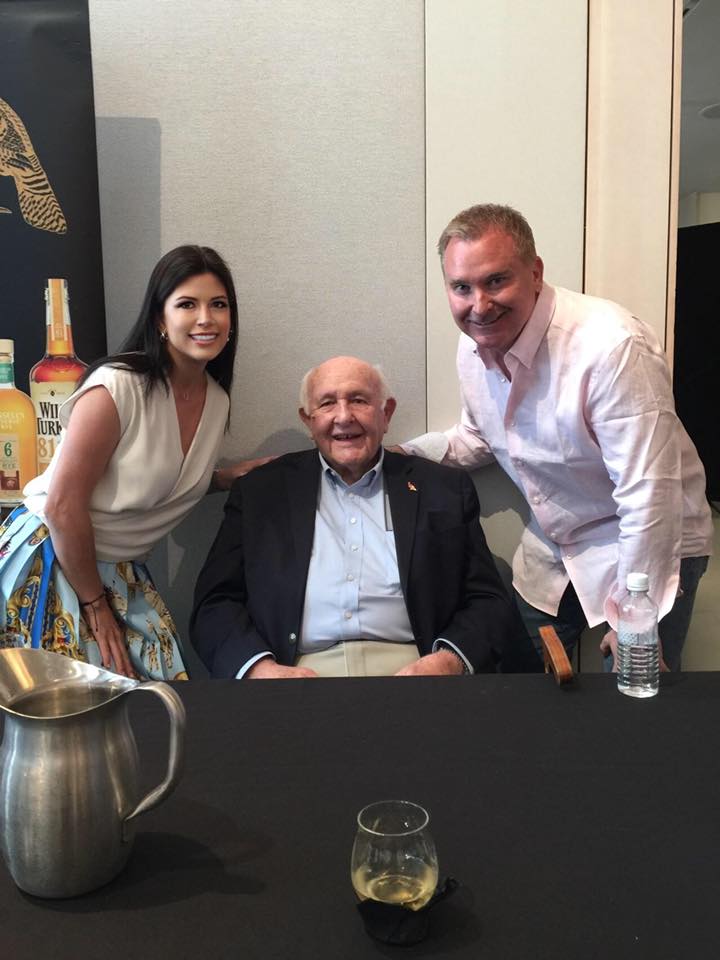 SimpleMrktplace's tweet photo. "Beyond a #master and #legend for 64 years and a prince of a man" - Dan McMurtrie on Jimmy Russell
***
This weekend at the Kentucky Derby, Simple's Dan McMurtrie met with @WildTurkey Bourbon Distiller Jimmy Russell
#bourbon #derby #cocktails #SimpleMktPlc #distiller
#foodtech https://t.co/TL6KwS4Suv